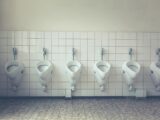 Astuce pour Déboucher les Toilettes Rapidement Sans Matériel